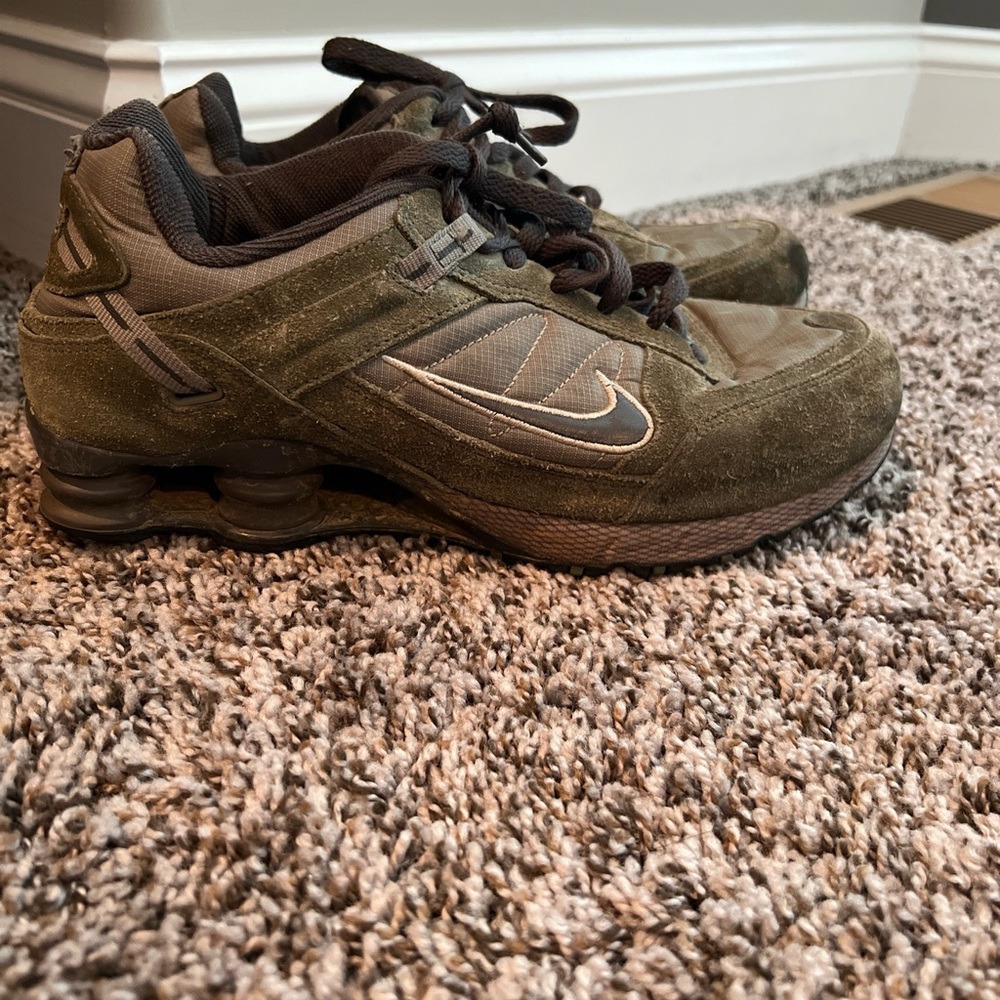 1816 RARE Vintage 2005 Nike Shox “855 Olive Street” Green 311121-301 Size 9